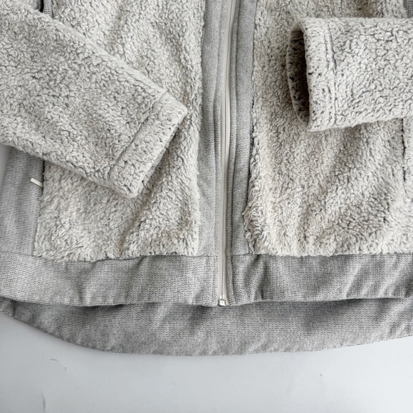 The North Face Women's Jacket - Picture 2 of 5